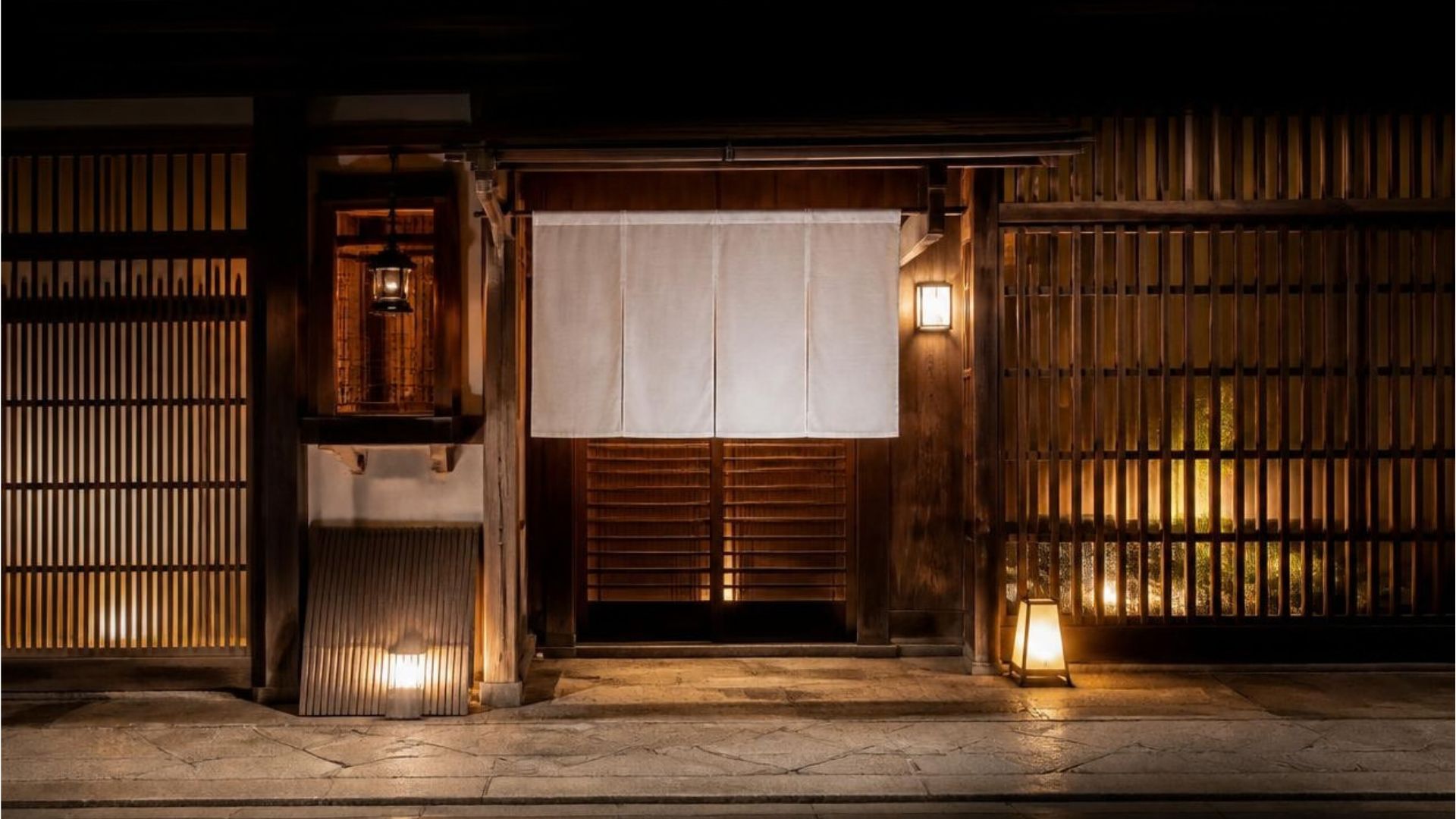 凛とした夜の暖簾・迎賓